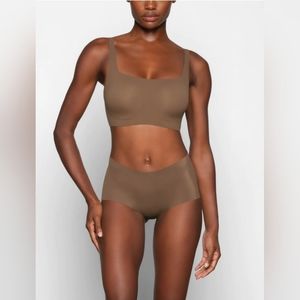 Skims Naked Scoop Bralette S Small Oxide